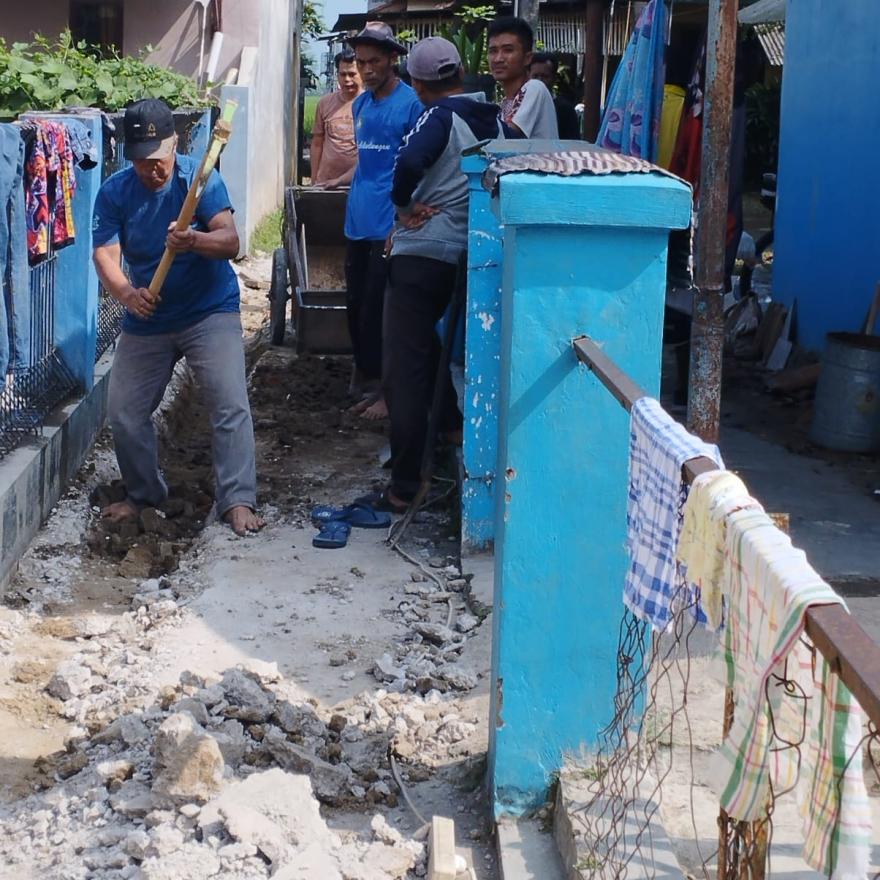 PEMBANGUNAN SALURAN DRAINASE RW 03